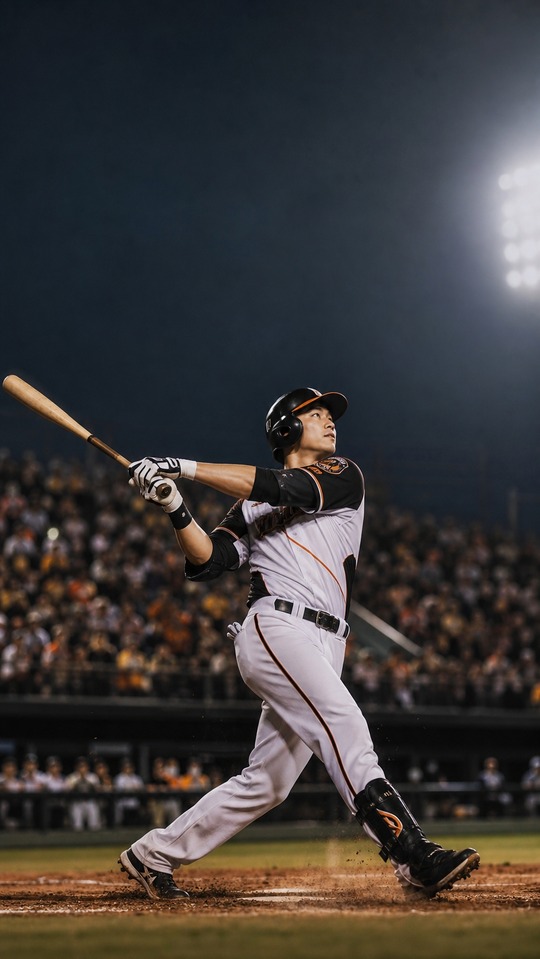 Lin An-ko Home Run Action - 4K Wallpaper