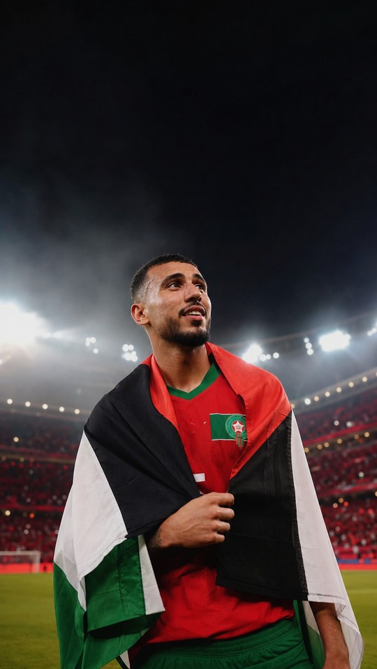 Mundial 2022 Morocco Player with Palestine Flag - 4K Wallpaper