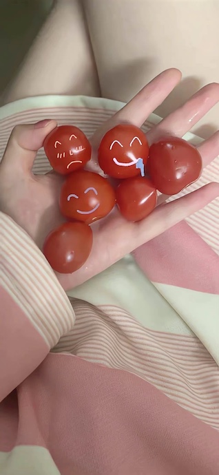 Tomates Cherry con Caritas - Fondo 4K