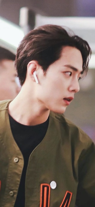 Xiao Zhan Candid Look - Hintergrundbild 4K