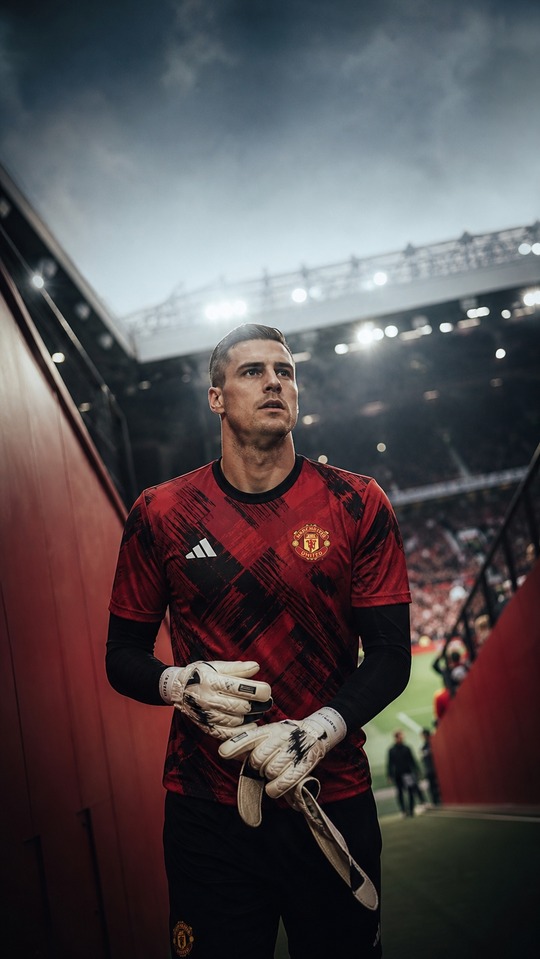 Karl Darlow Manchester United Goalkeeper - 4K Wallpaper