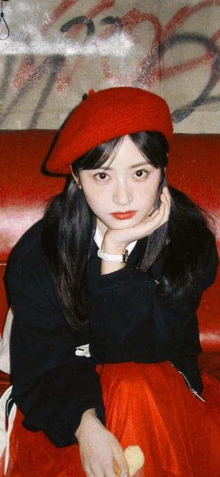 Zhou Jieqiong Retro Look - 4K Handy Hintergrundbild