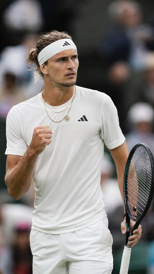 Alexander Zverev Wimbledon Action - 4K Phone Wallpaper