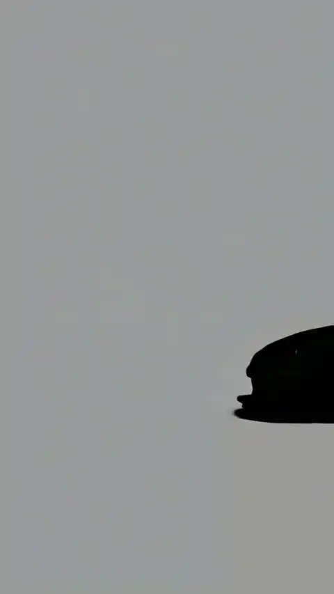 Silhouette Voiture de Sport Minimaliste - Arrière-plan Dynamique