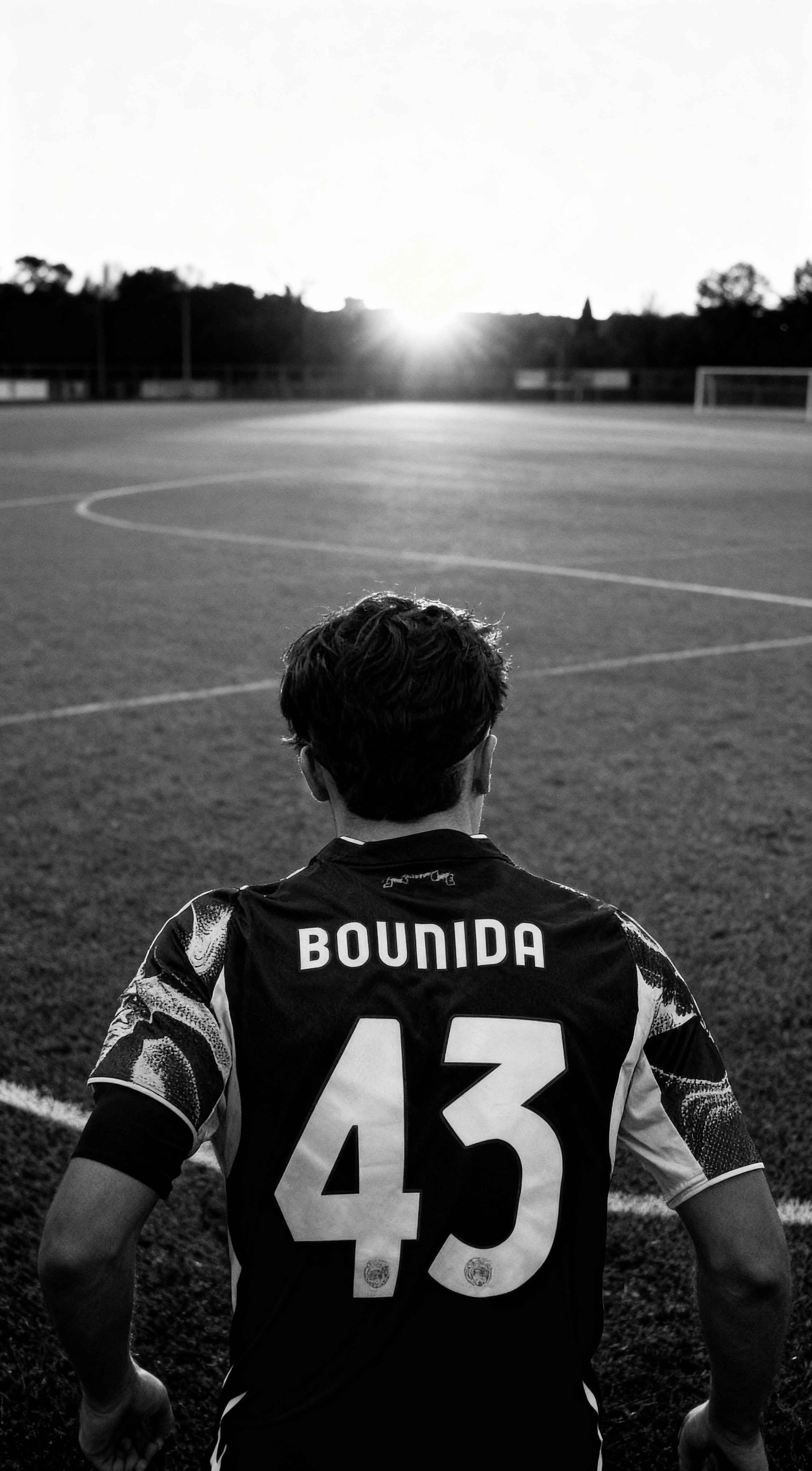 Rayane Bounida Fußballer Rückansicht - 4K Wallpaper