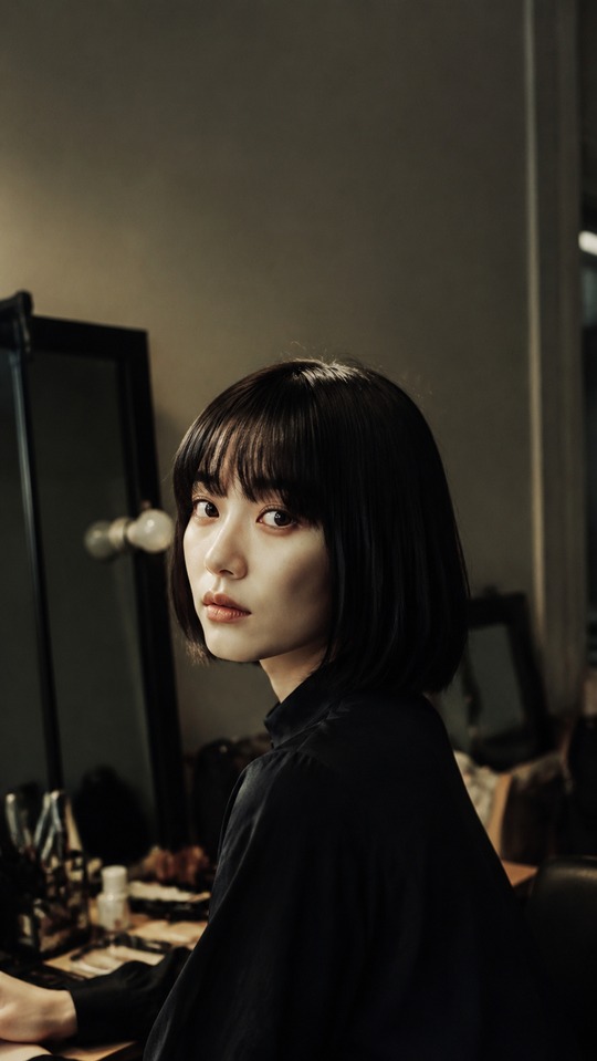 Ai Hashimoto Filmischer Realismus - 4K Hintergrundbild