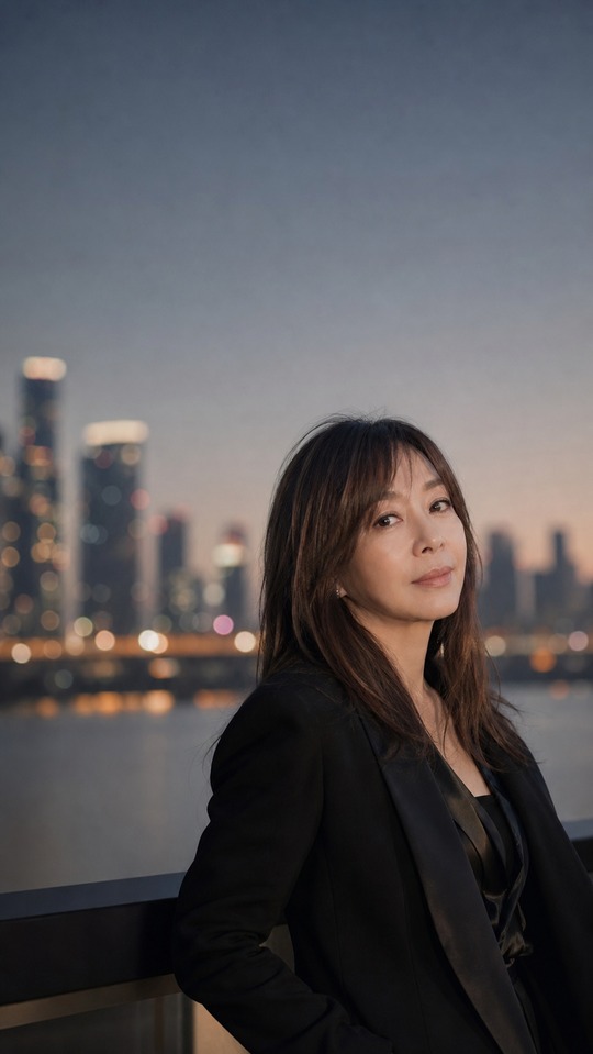 Hwang Shin-hye Cinematic City Portrait - 4K Wallpaper