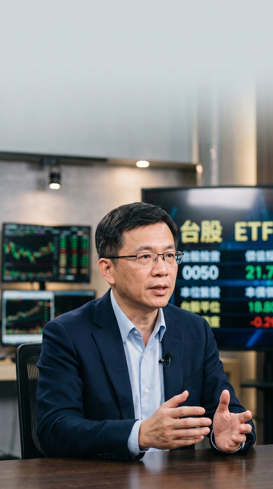 Ruan Muhua Financial Expert - 4K HD Wallpapers