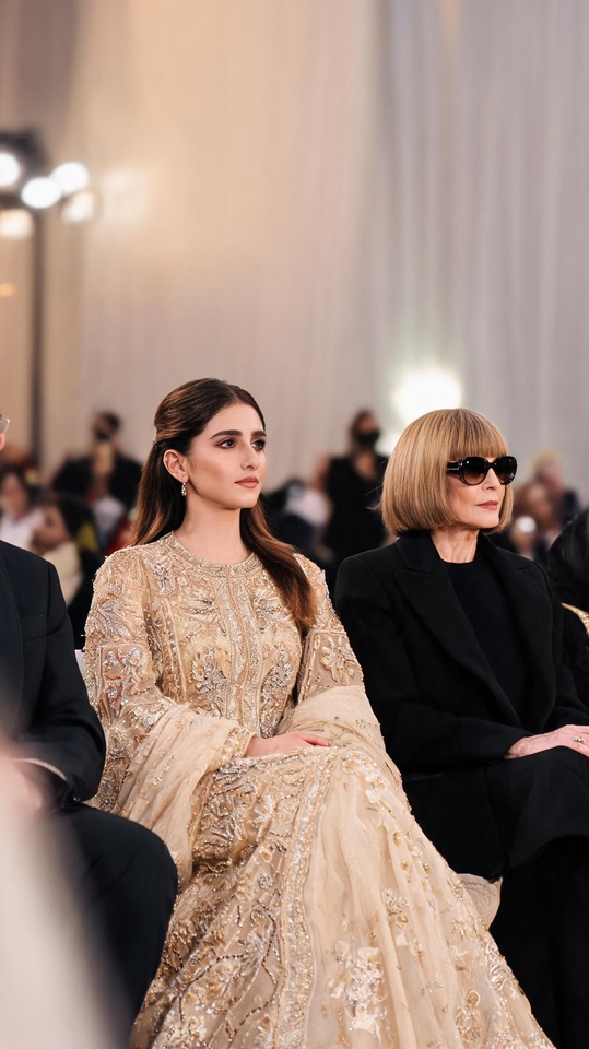 Isha Ambani bei Manish Malhotra Paris Debüt - 4K Wallpaper