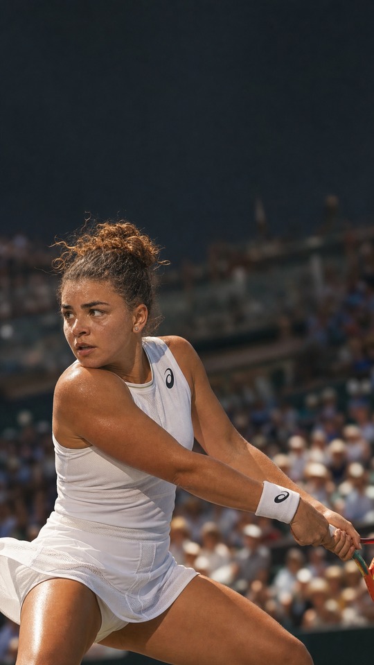 Jasmine Paolini Wimbledon Action - 4K Phone Background
