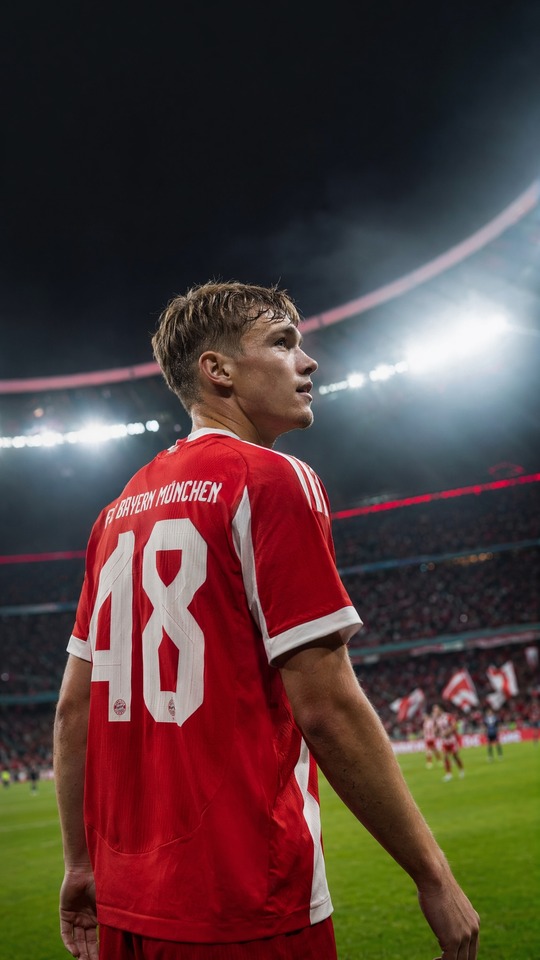 FC Bayern München Asp Jensen - 4K Hintergrundbild