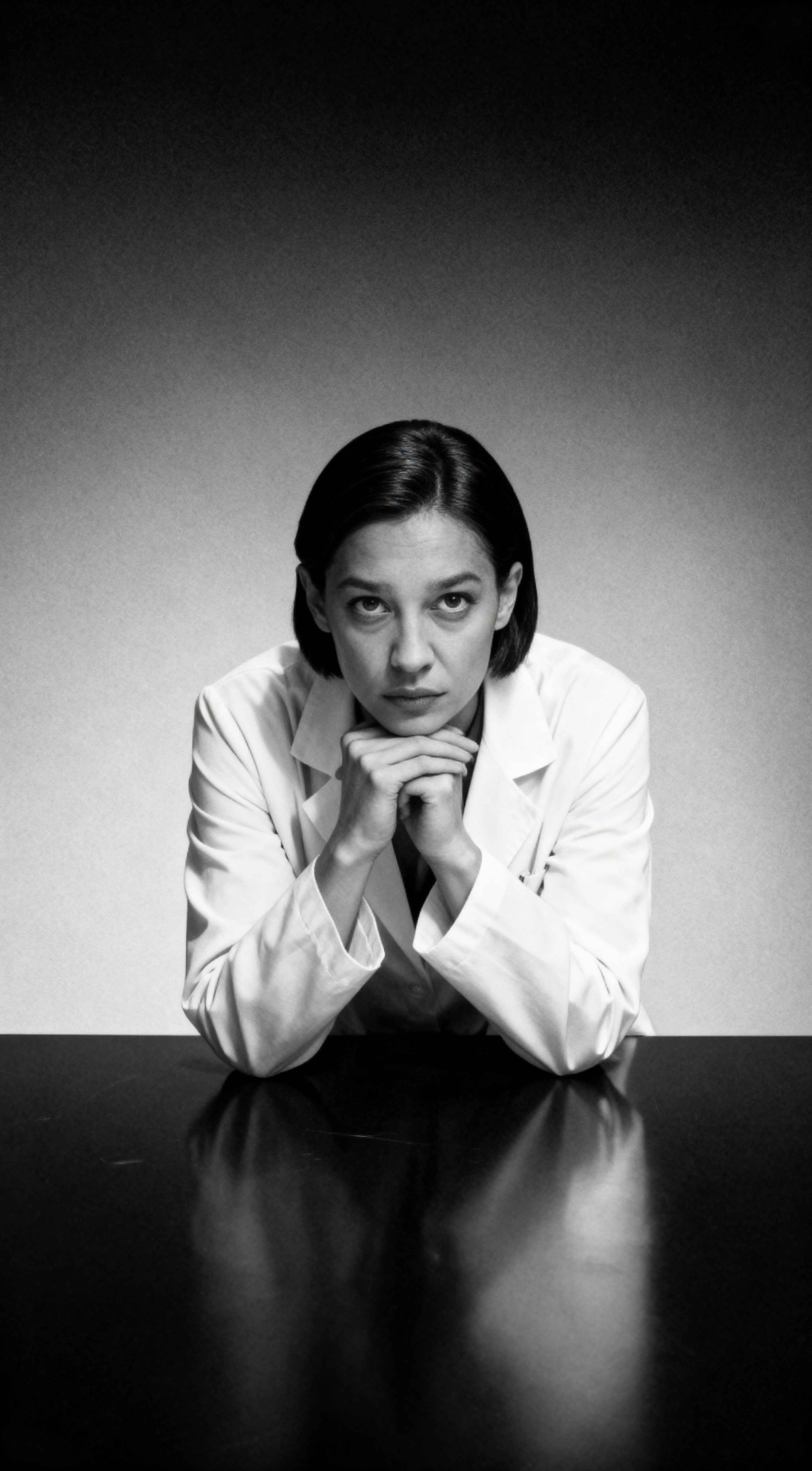 Professional Female Doctor Portrait - 4K Wallpapers