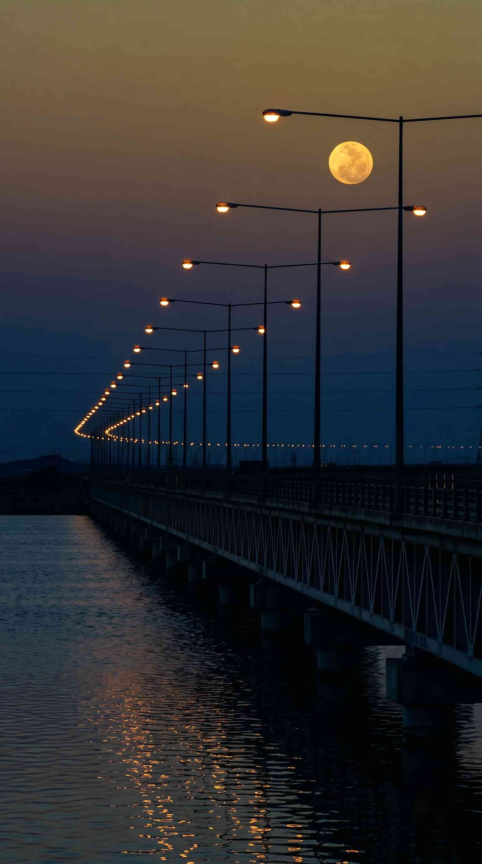 Full Moon Bridge Night - 4K Wallpaper