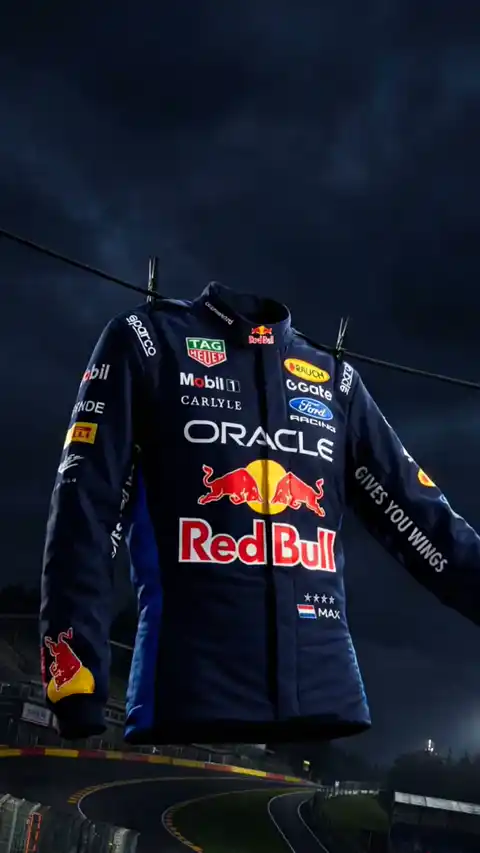 Traje Red Bull Racing Max Verstappen - Fondo en Movimiento