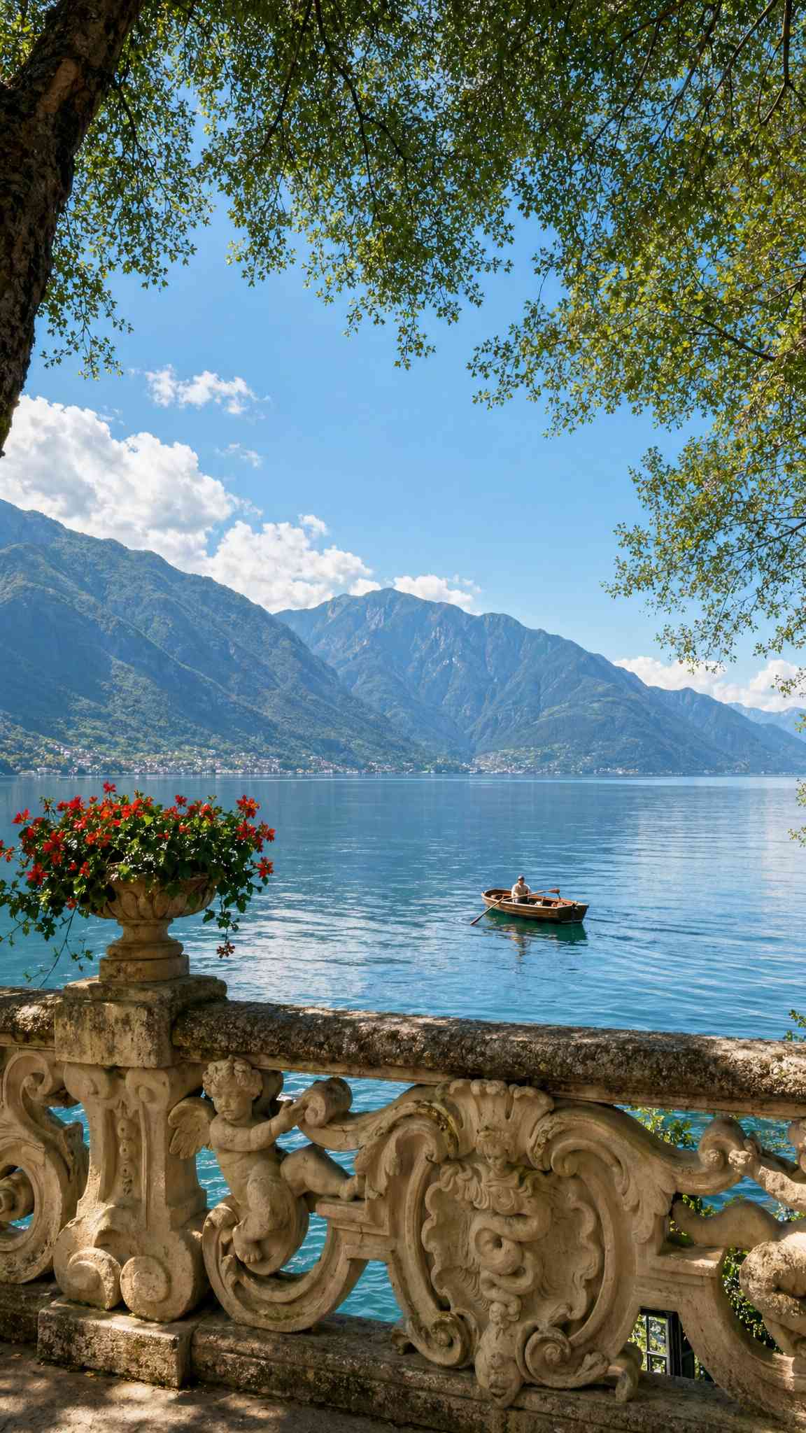 Vista Serana de Lago y Montaña con Bote de Remos - Fondo de Pantalla 4K