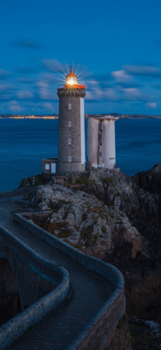 Petit Minou Lighthouse Night - 4K Wallpapers