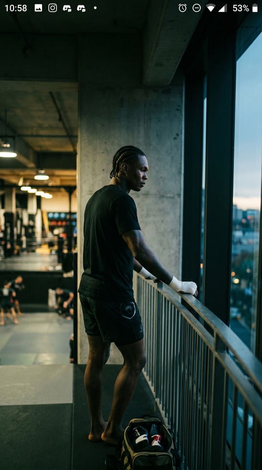 Israel Adesanya Gym Training - 4K Lock Screen Wallpaper