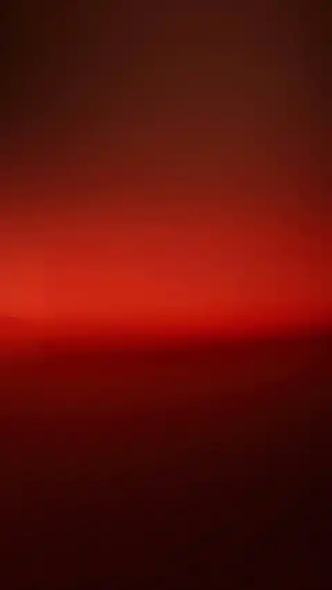 Abstracción Minimalista Rojo Oscuro - Fondo en Movimiento