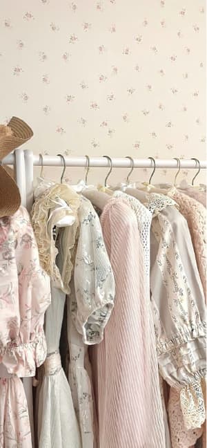 Vintage Cottagecore Garderobe - 4K Wallpaper
