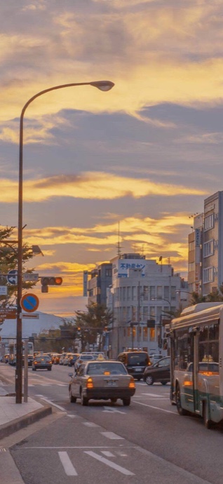 Japanese City Street Sunset - 4K Wallpaper & Lock Screen