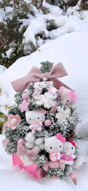 Hello Kitty Christmas Tree - 4K Phone Wallpapers