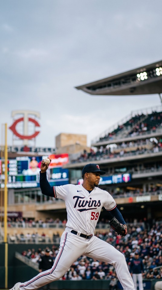 Jhoan Duran Minnesota Twins - 4K Mobile Wallpaper