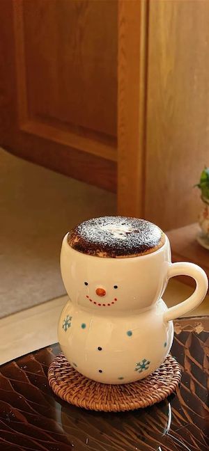 Schneemann Tasse - Gemütliches 4K Hintergrundbild