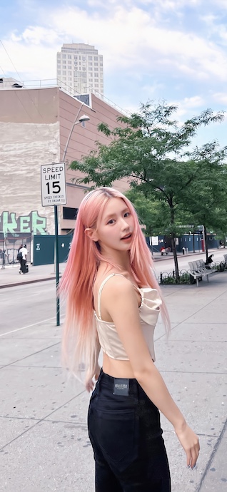 Miyeon (G)I-DLE Pinke Haare - 4K Hintergrundbild