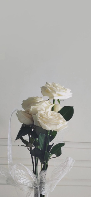 White Roses Floral Bouquet - 4K Phone Wallpaper