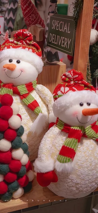 Weihnachts-Schneemänner Plush - 4K Hintergrundbild