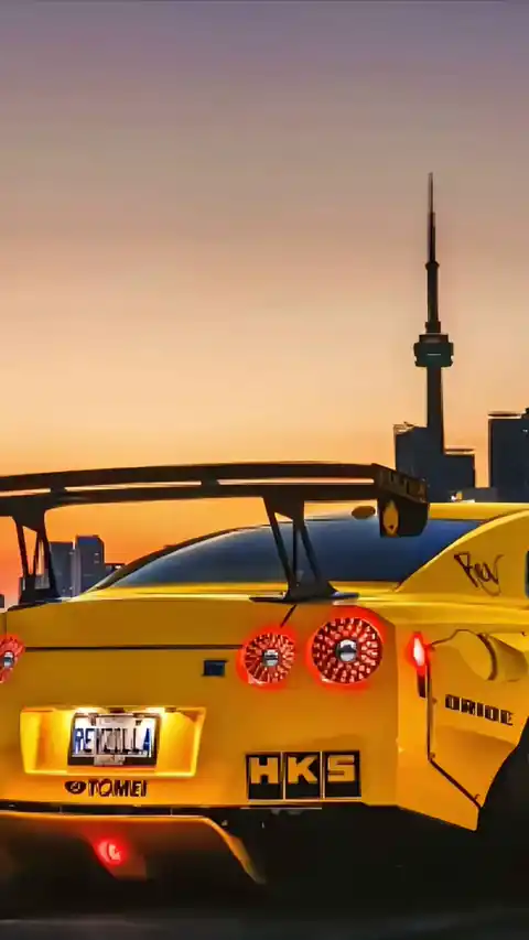 Gelber GT-R R35 Urban Sunset - Bewegliches Hintergrundbild