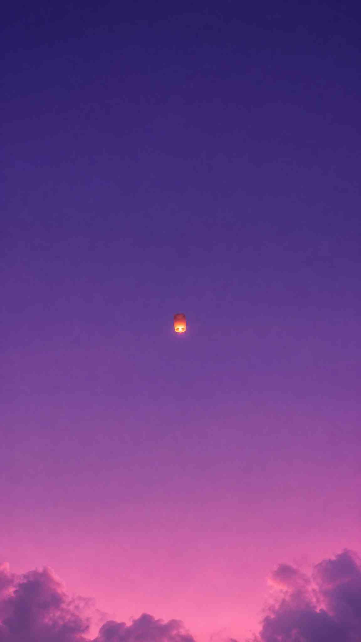 Sky Lantern Minimalist - 4K Aesthetic Wallpaper