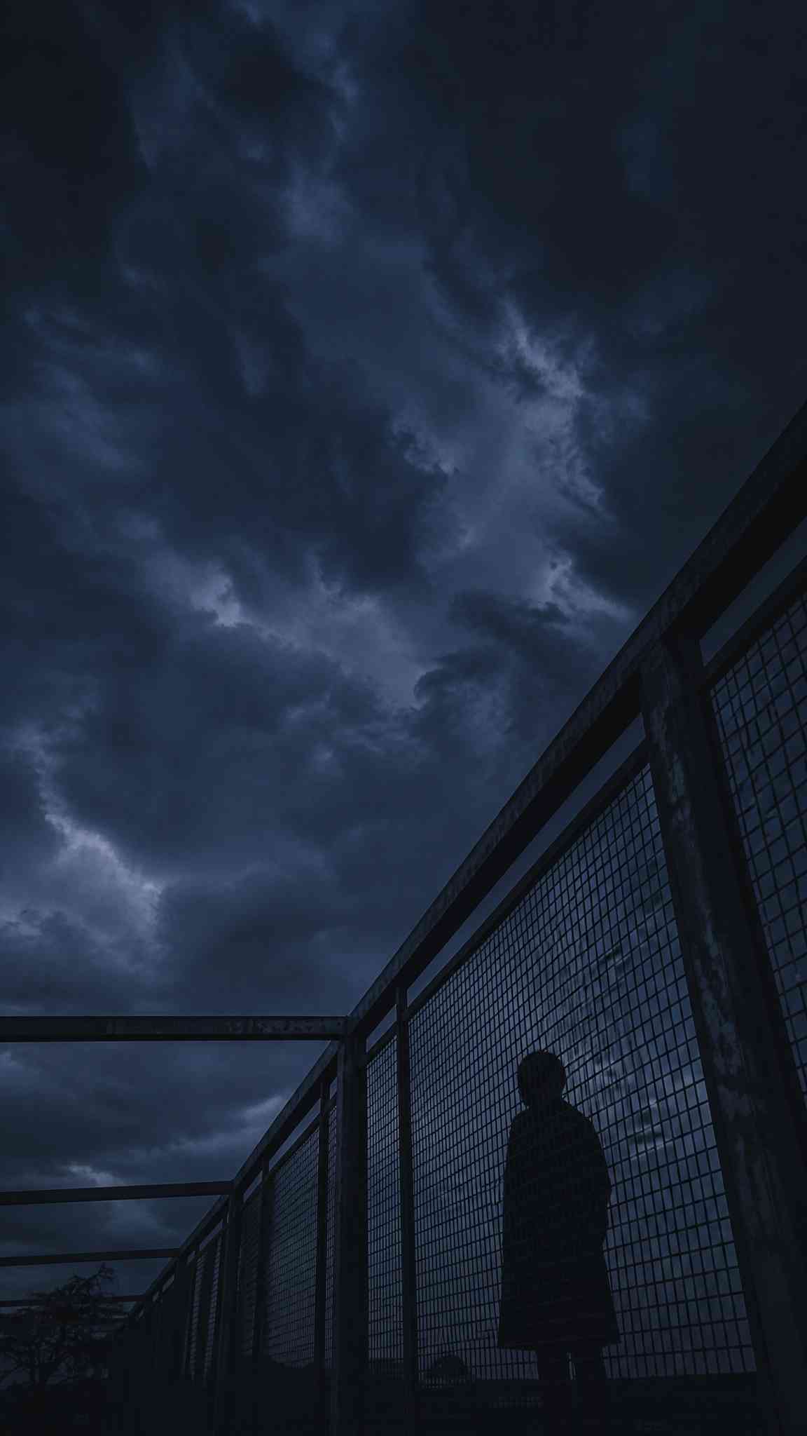 Moody Silhouette Bridge - 4K Phone Background